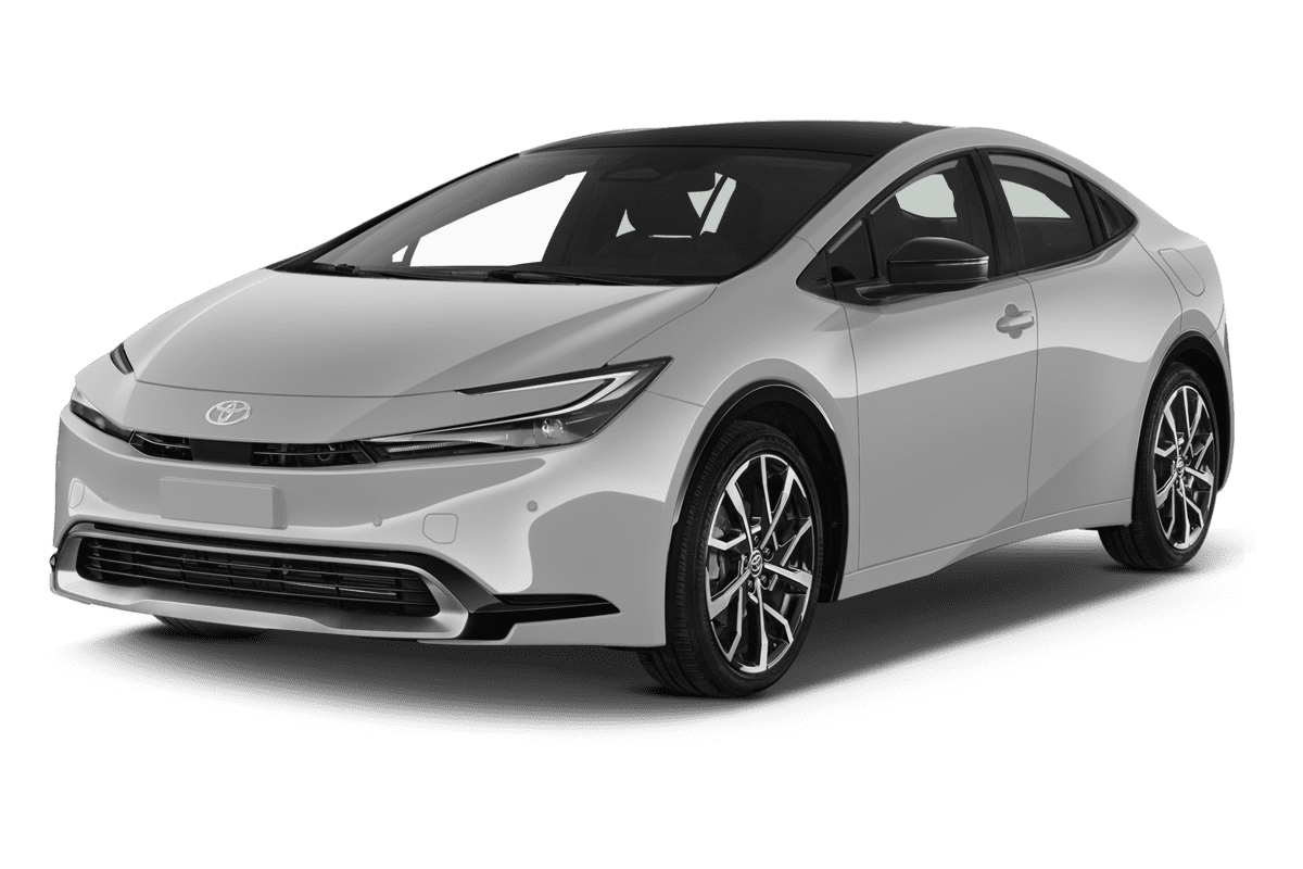 Schräge Frontansicht eines Toyota Prius Plug-in Hybrid , freigestellt