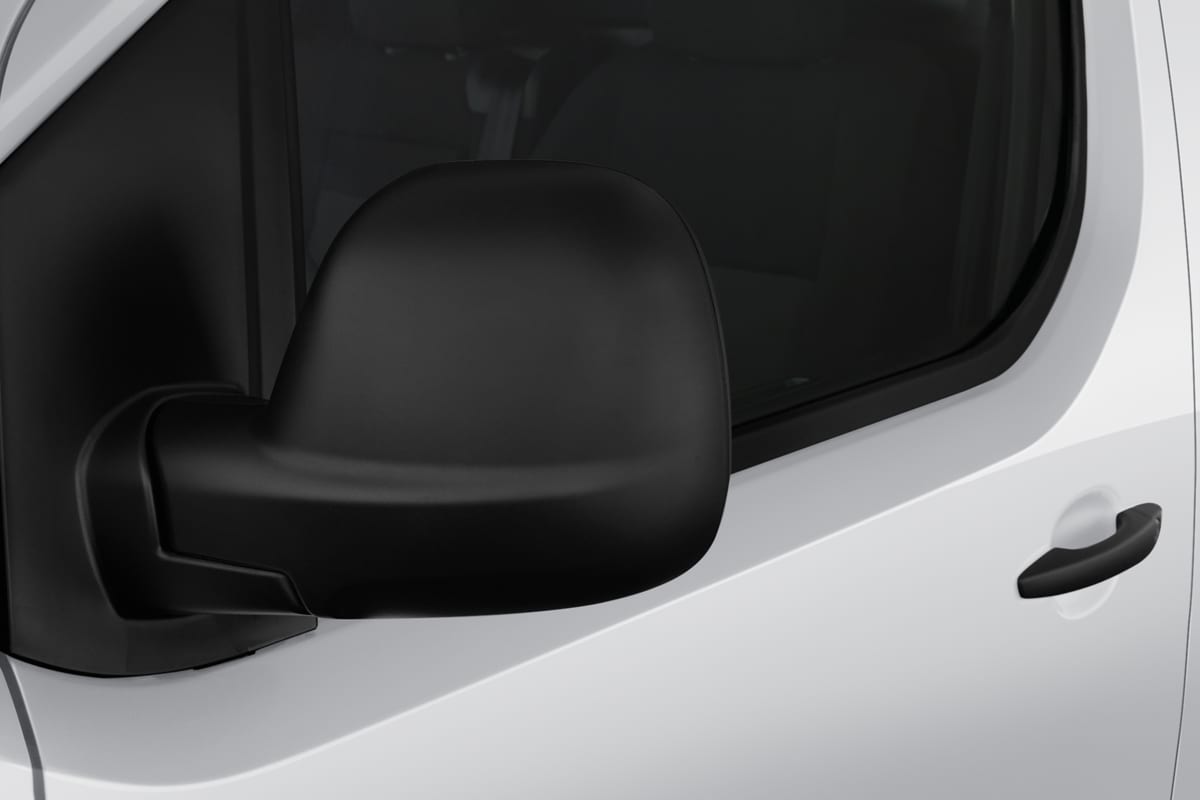 Rückspiegel eines Toyota Proace