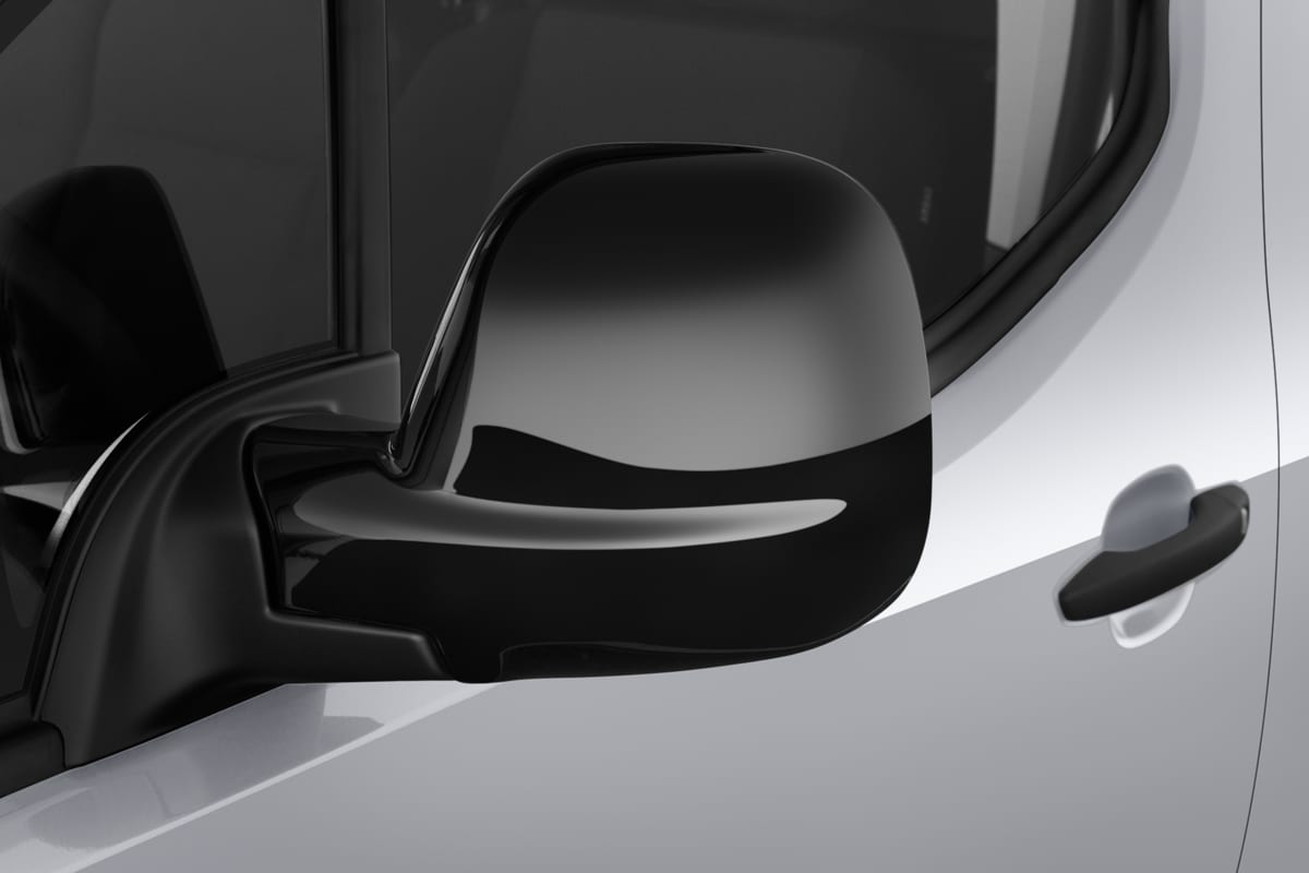 Rückspiegel eines Toyota Proace City