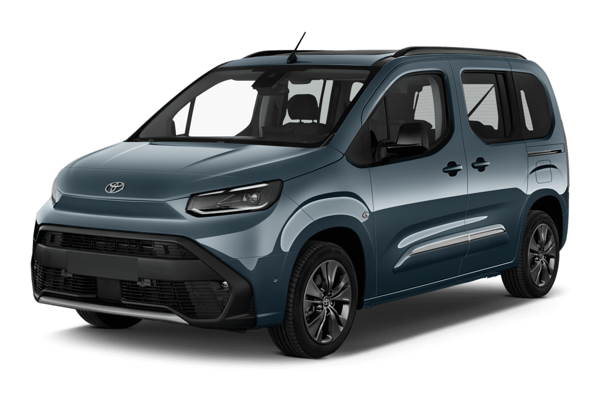 Schräge Frontansicht eines Toyota Proace City Verso, freigestellt