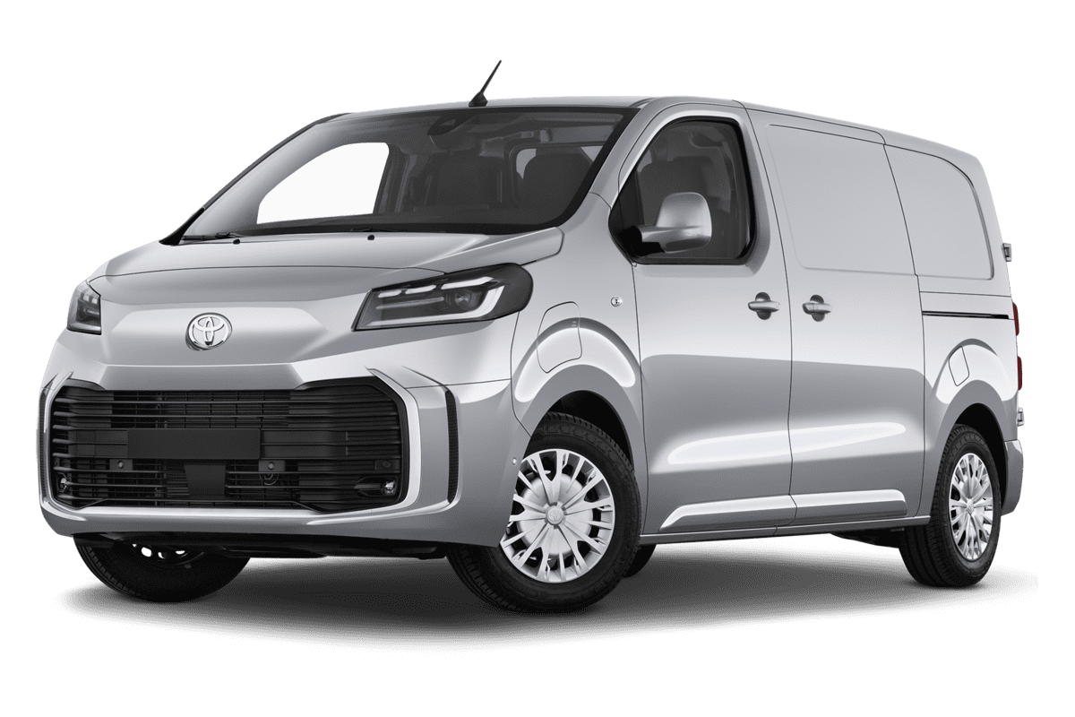 Tiefe, schräge Heckansicht eines Toyota Proace Electric, freigestellt