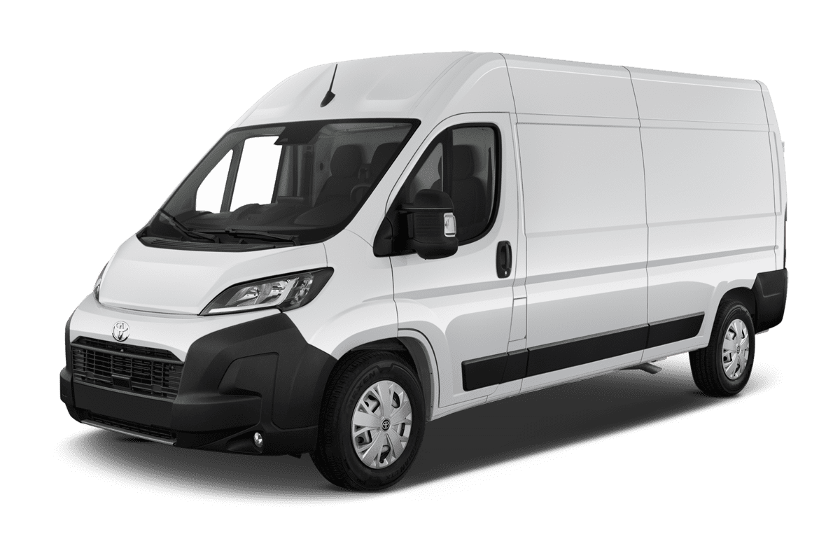 Schräge Frontansicht eines Toyota Proace Max, freigestellt