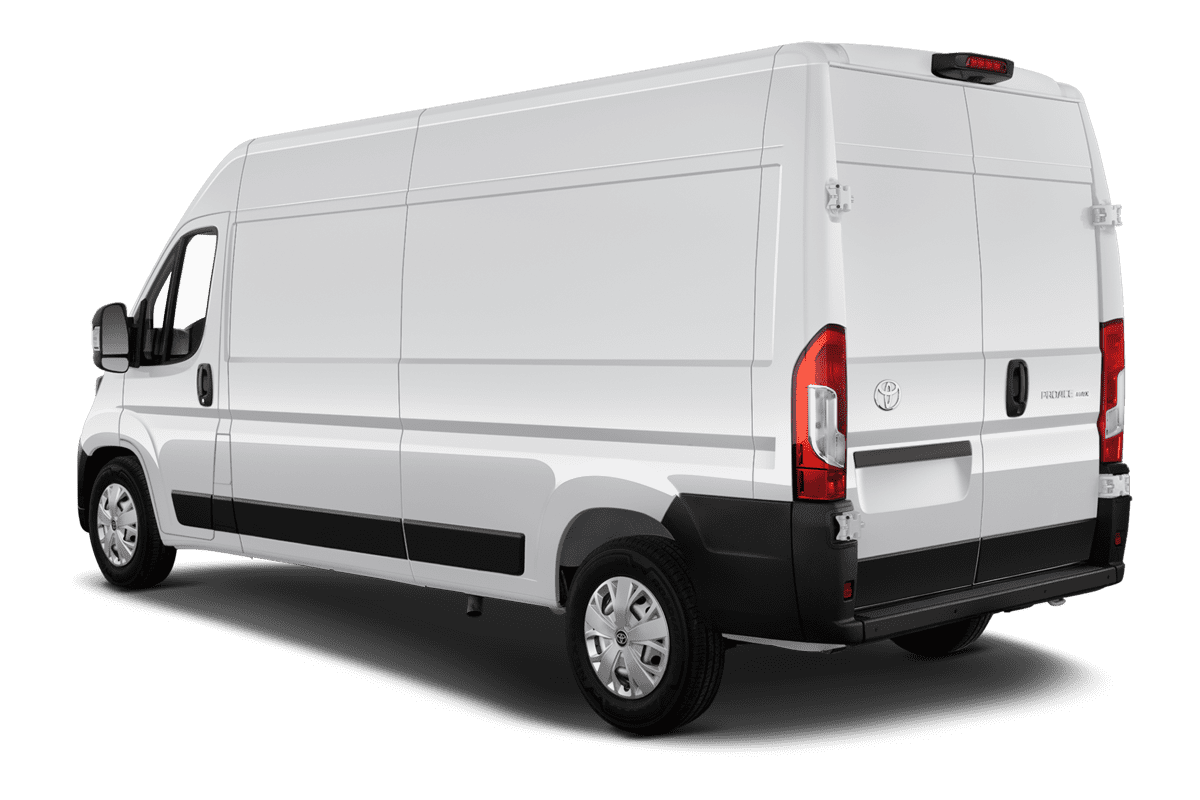 Schräge Heckansicht eines Toyota Proace Max, freigestellt