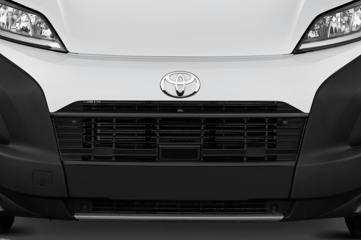 Kühlergrill eines Toyota Proace Max