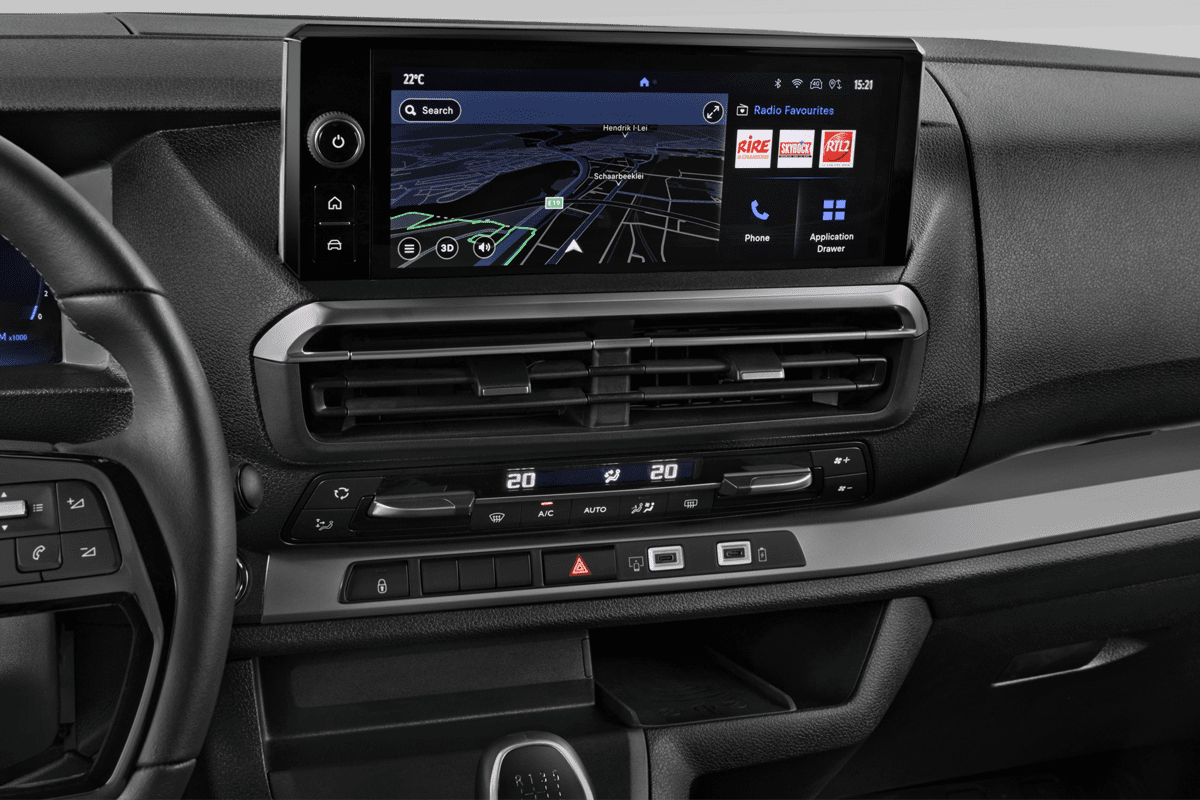 Mittelkonsole eines Toyota Proace Verso