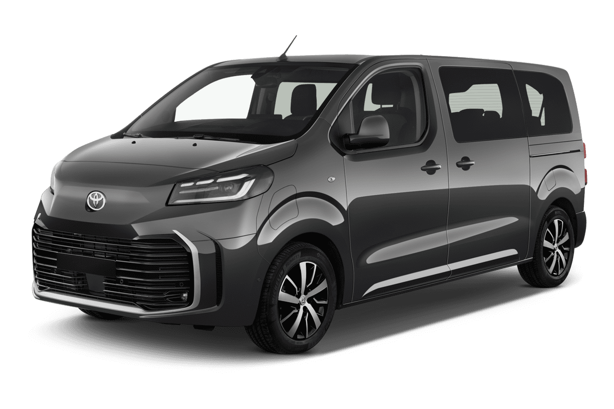 Schräge Frontansicht eines Toyota Proace Verso Electric, freigestellt