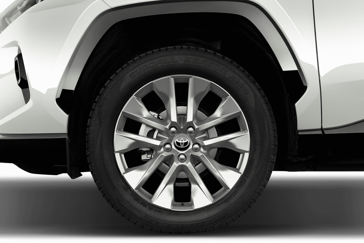 Radkappe oder Felge eines Toyota RAV4 Plug-In-Hybrid