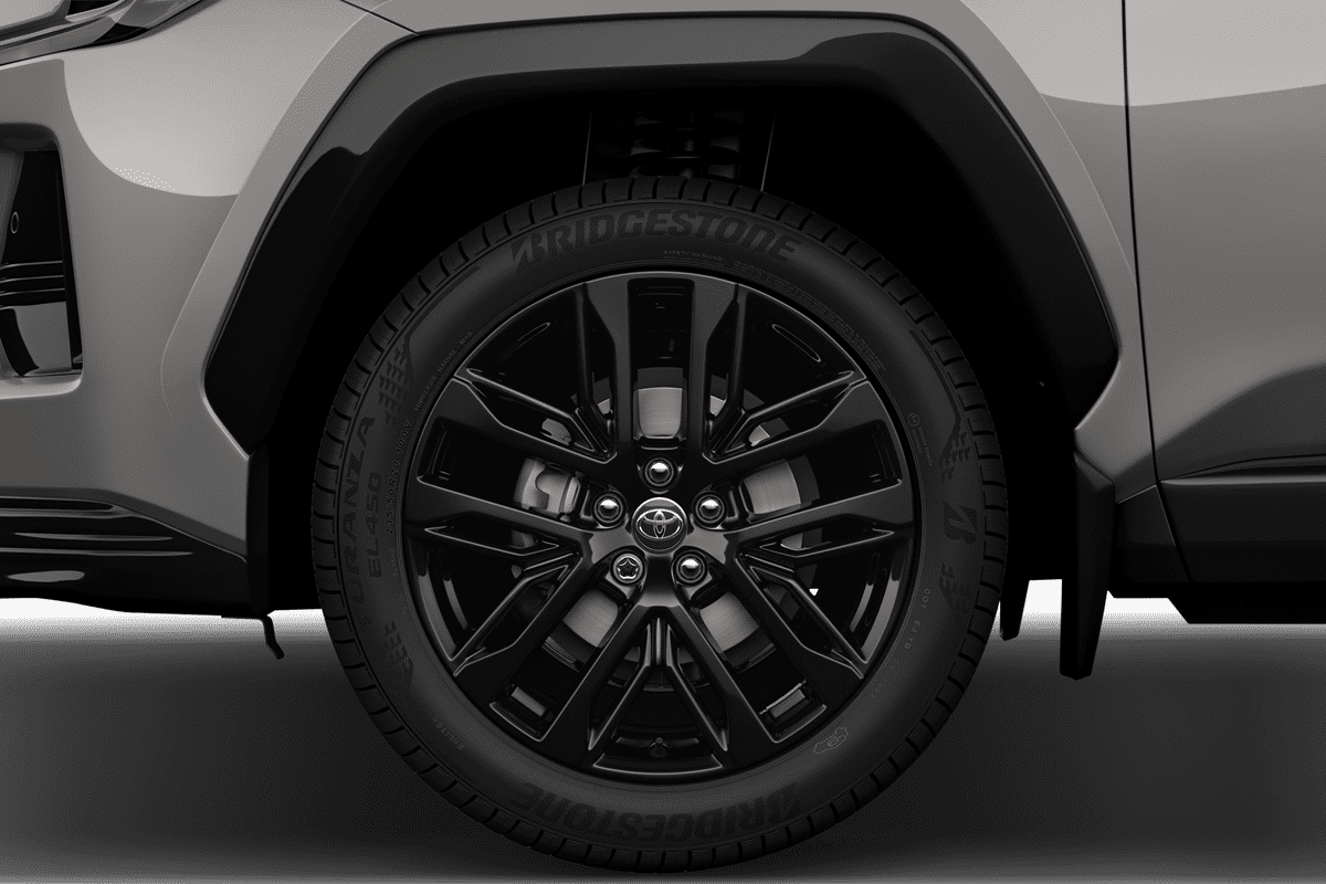 Radkappe oder Felge eines Toyota RAV4 Hybrid (neues Modell)