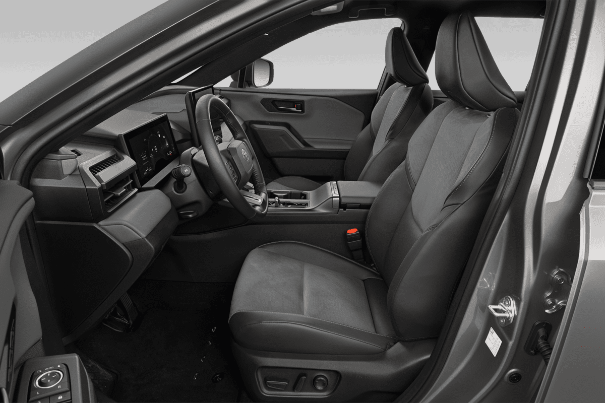 Vordersitze eines Toyota RAV4 Hybrid