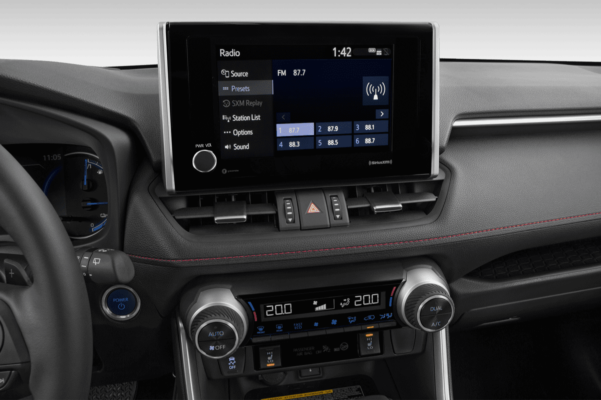 Mittelkonsole eines Toyota RAV4 Plug-In-Hybrid