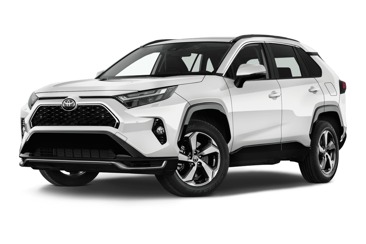 Tiefe, schräge Heckansicht eines Toyota RAV4 Plug-In-Hybrid, freigestellt
