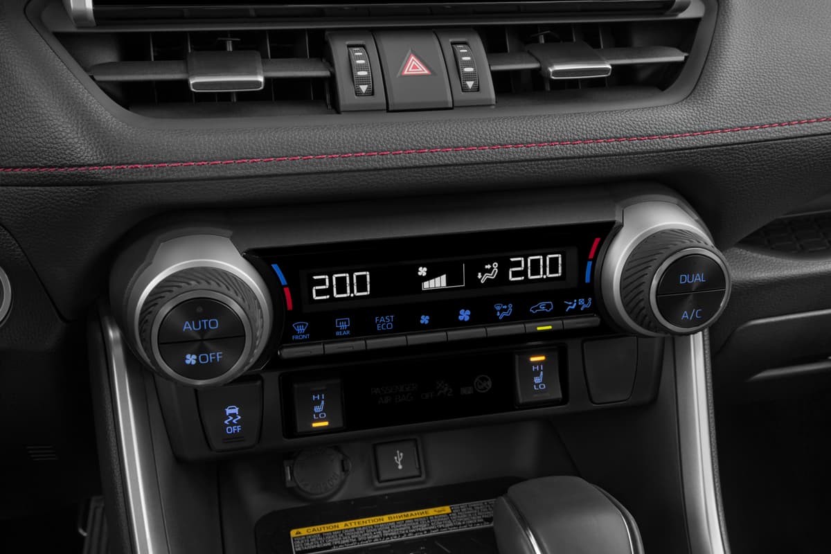 Klimasteuerung eines Toyota RAV4 Plug-In-Hybrid