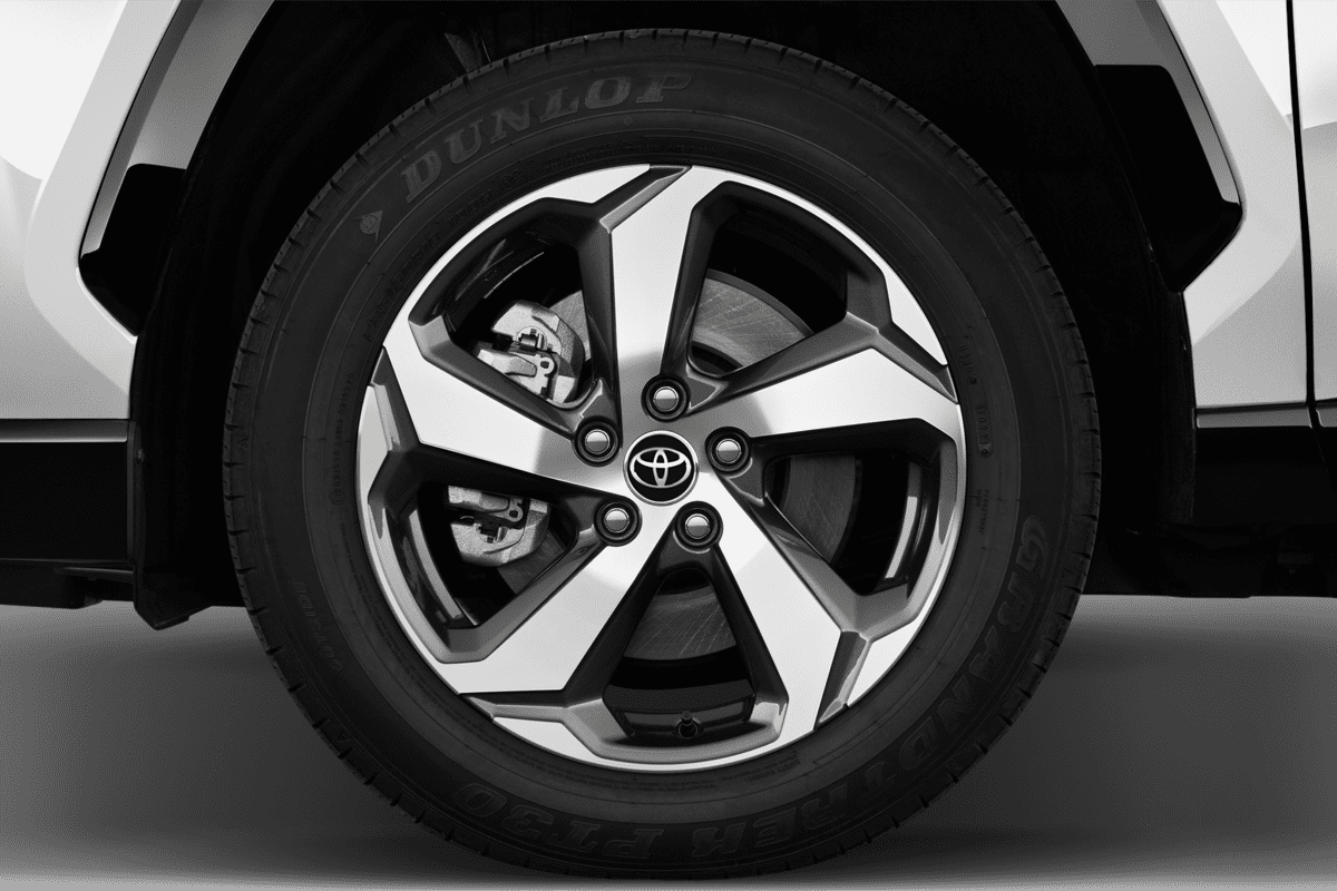Radkappe oder Felge eines Toyota RAV4 Plug-In-Hybrid