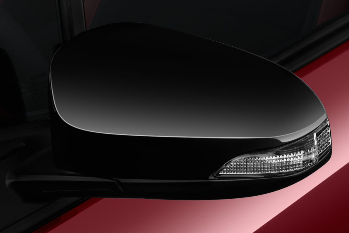 Rückspiegel eines Toyota Yaris GR-S