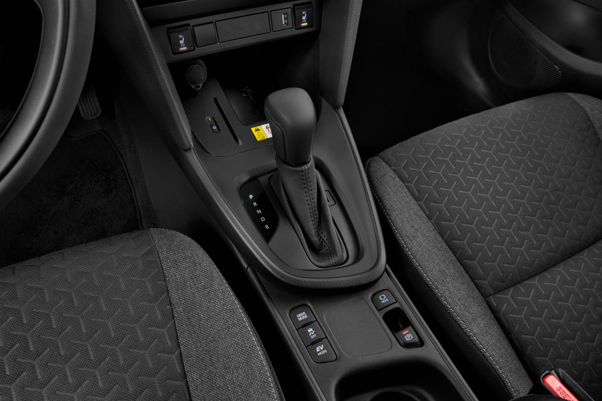 Schaltknüppel eines Toyota Yaris Cross Hybrid