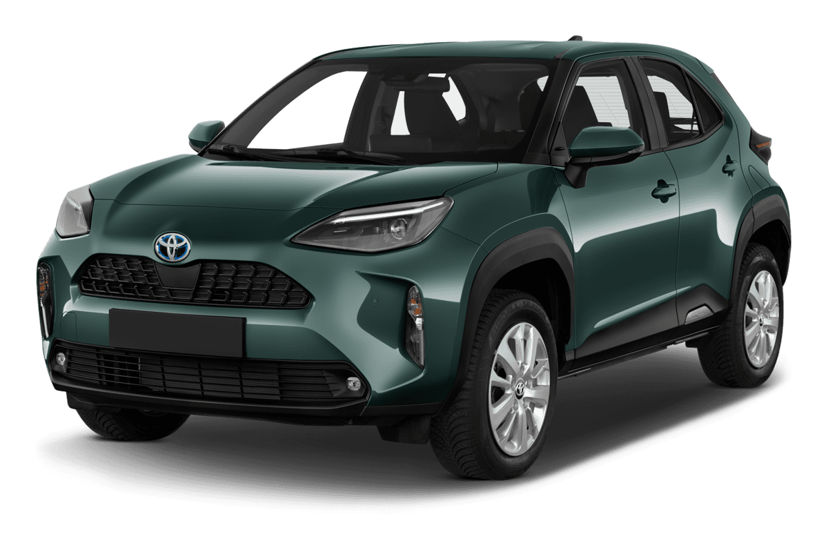 Schräge Frontansicht eines Toyota Yaris Cross Hybrid , freigestellt
