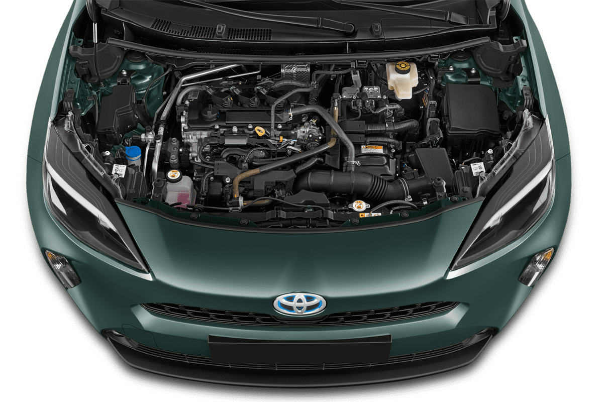 Motorraum eines Toyota Yaris Cross Hybrid