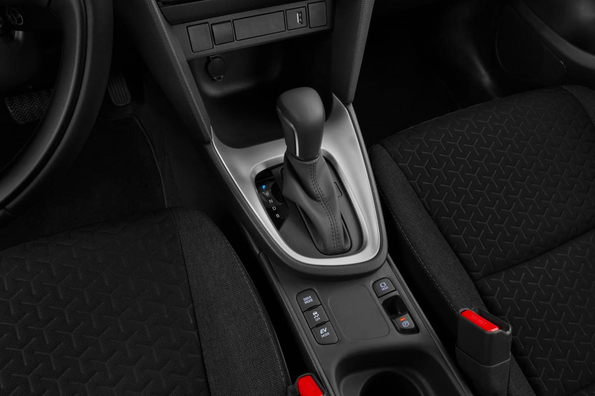 Schaltknüppel eines Toyota Yaris Cross Hybrid