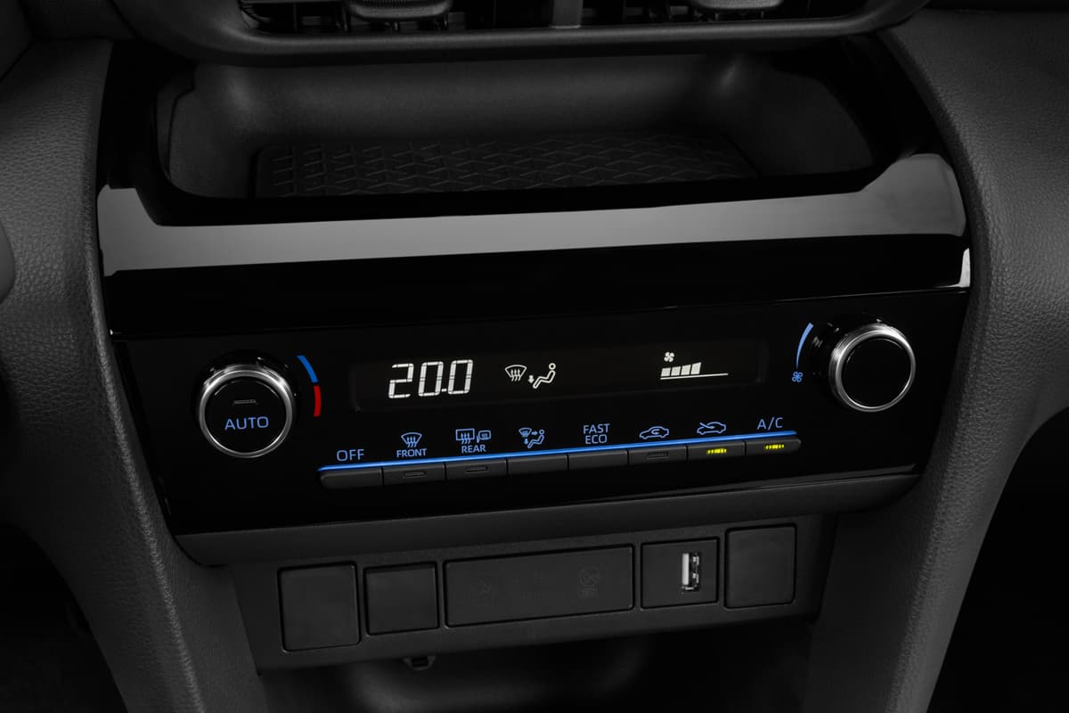 Klimasteuerung eines Toyota Yaris Cross Hybrid
