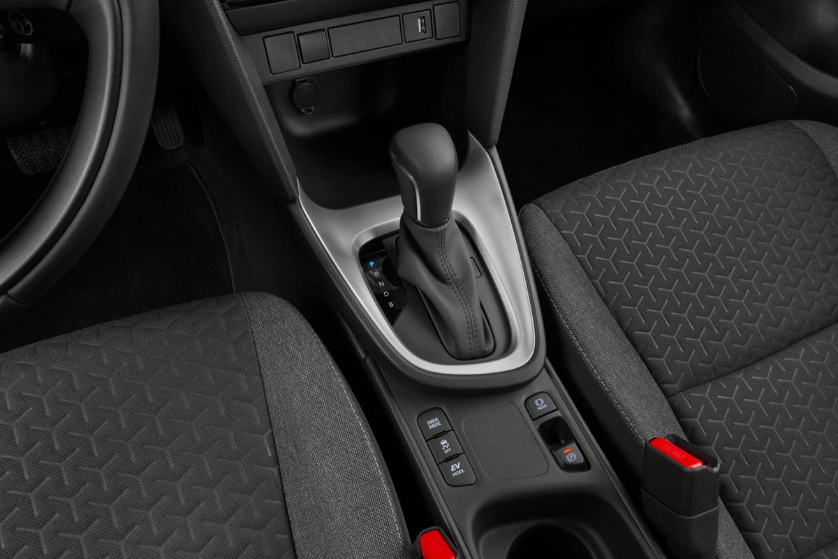 Schaltknüppel eines Toyota Yaris Cross Hybrid 