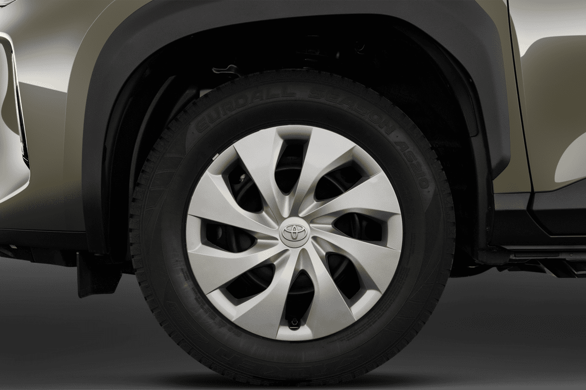 Radkappe oder Felge eines Toyota Yaris Cross Hybrid 