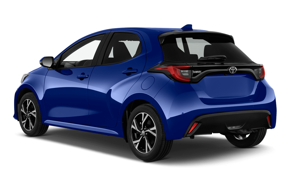 Schräge Heckansicht eines Toyota Yaris Hybrid, freigestellt