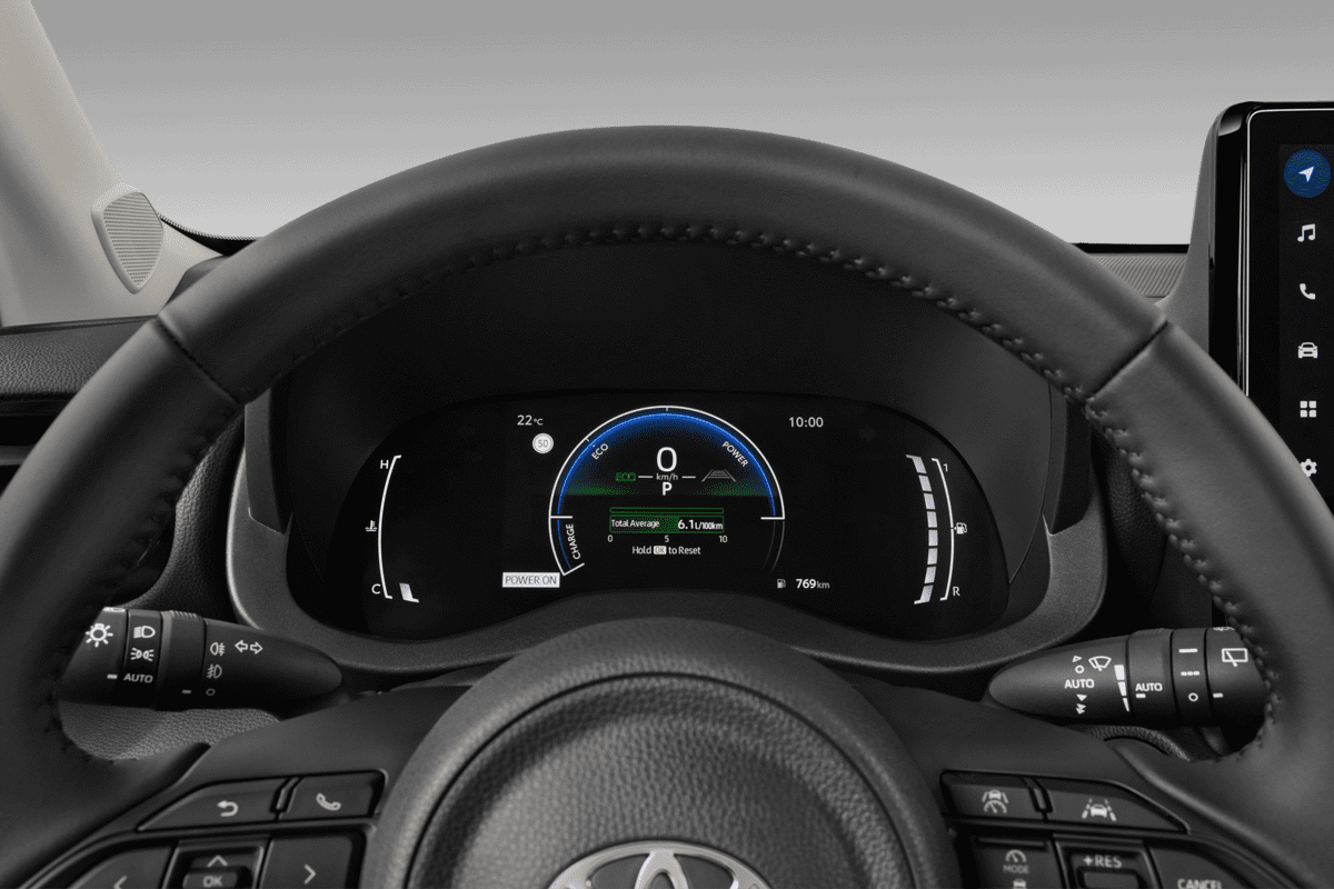 Kombiinstrument eines Toyota Yaris Hybrid