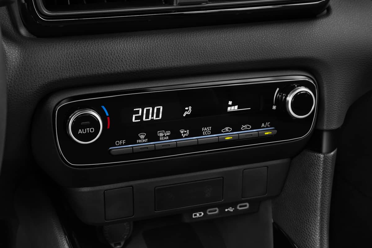 Klimasteuerung eines Toyota Yaris Hybrid