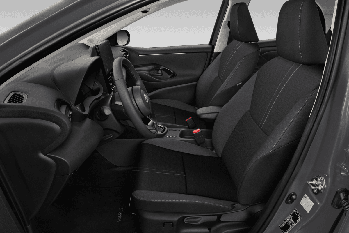 Vordersitze eines Toyota Yaris Hybrid
