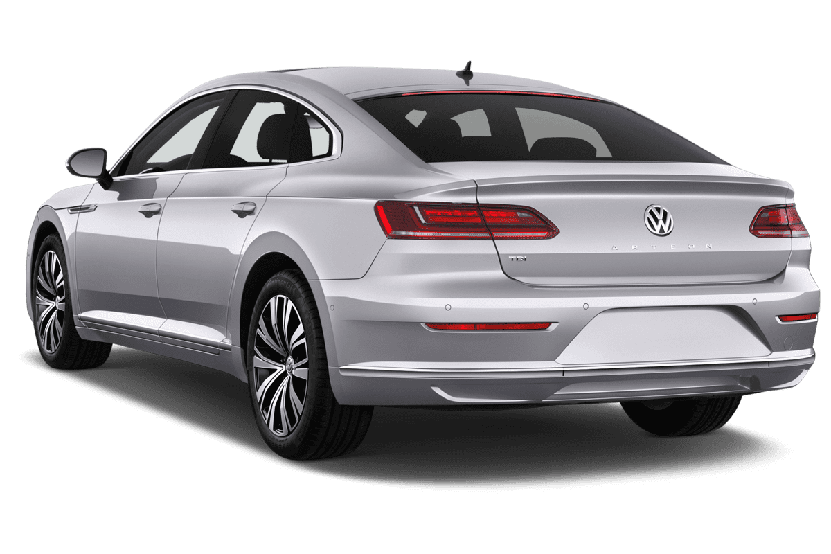 Schräge Heckansicht eines VW Arteon Plug-in-Hybrid, freigestellt
