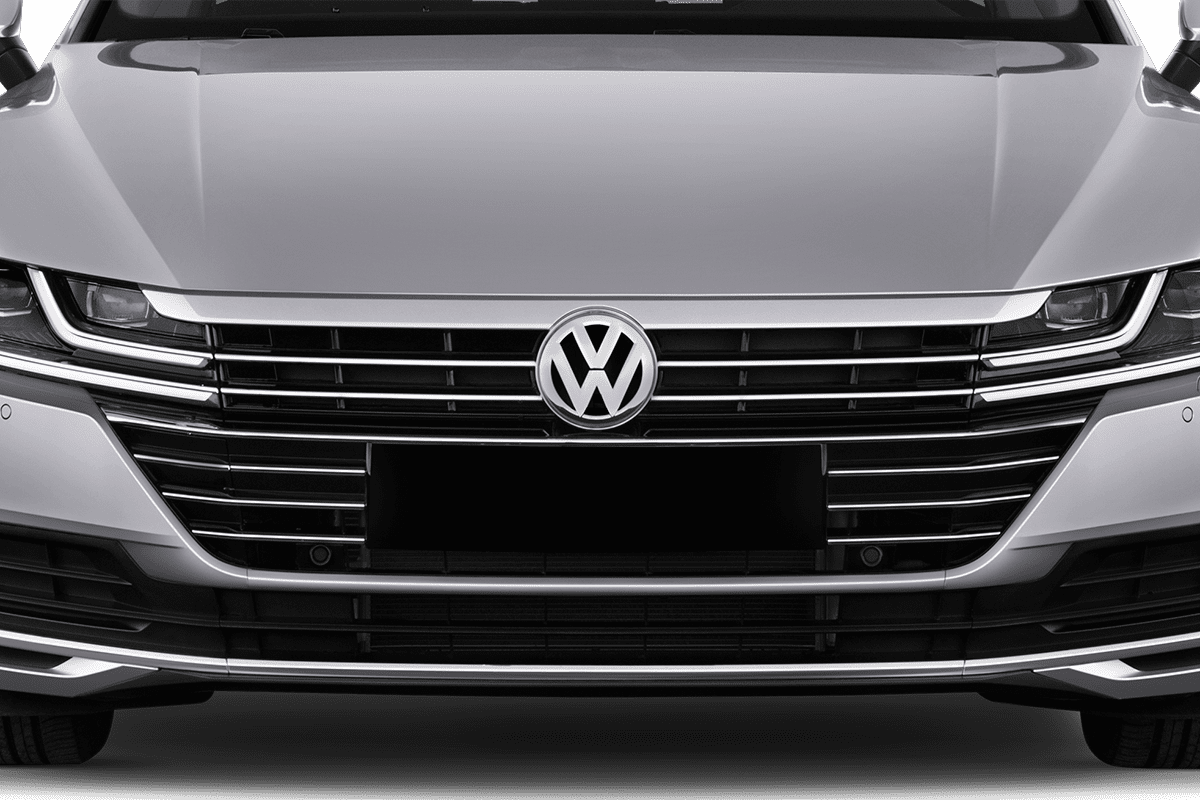 Kühlergrill eines VW Arteon Plug-in-Hybrid