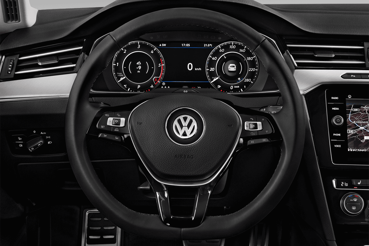 Lenkrad eines VW Arteon Plug-in-Hybrid