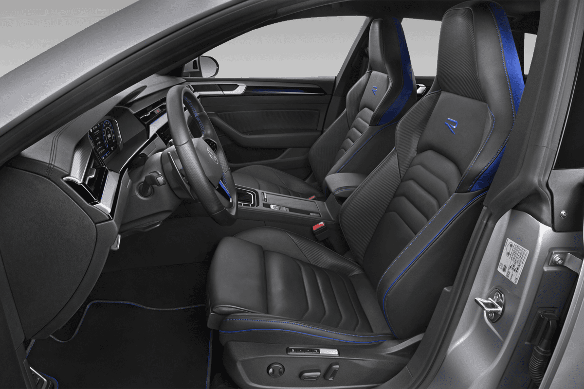 Vordersitze eines VW Arteon Shooting Brake R