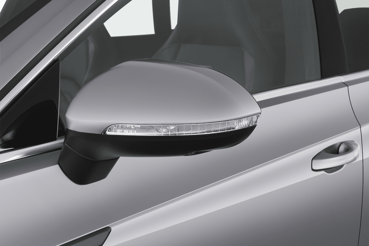 Rückspiegel eines VW Arteon Shooting Brake R