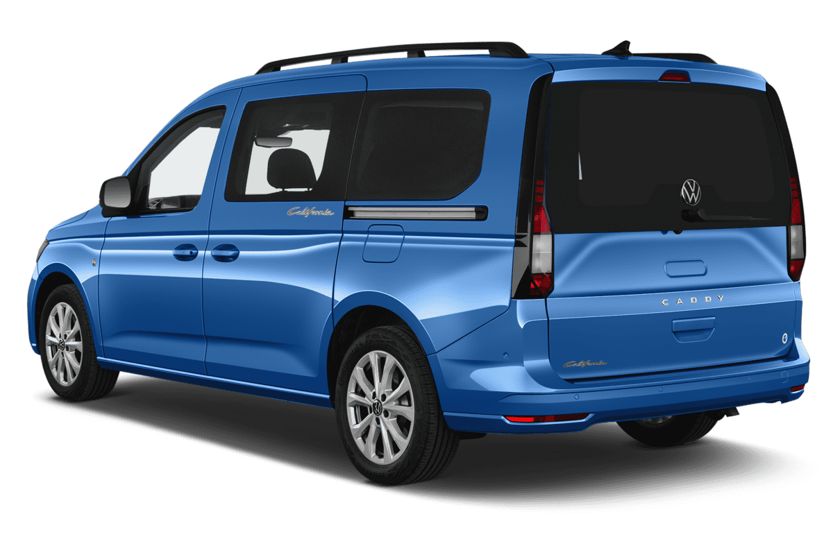 Schräge Heckansicht eines VW Caddy California, freigestellt