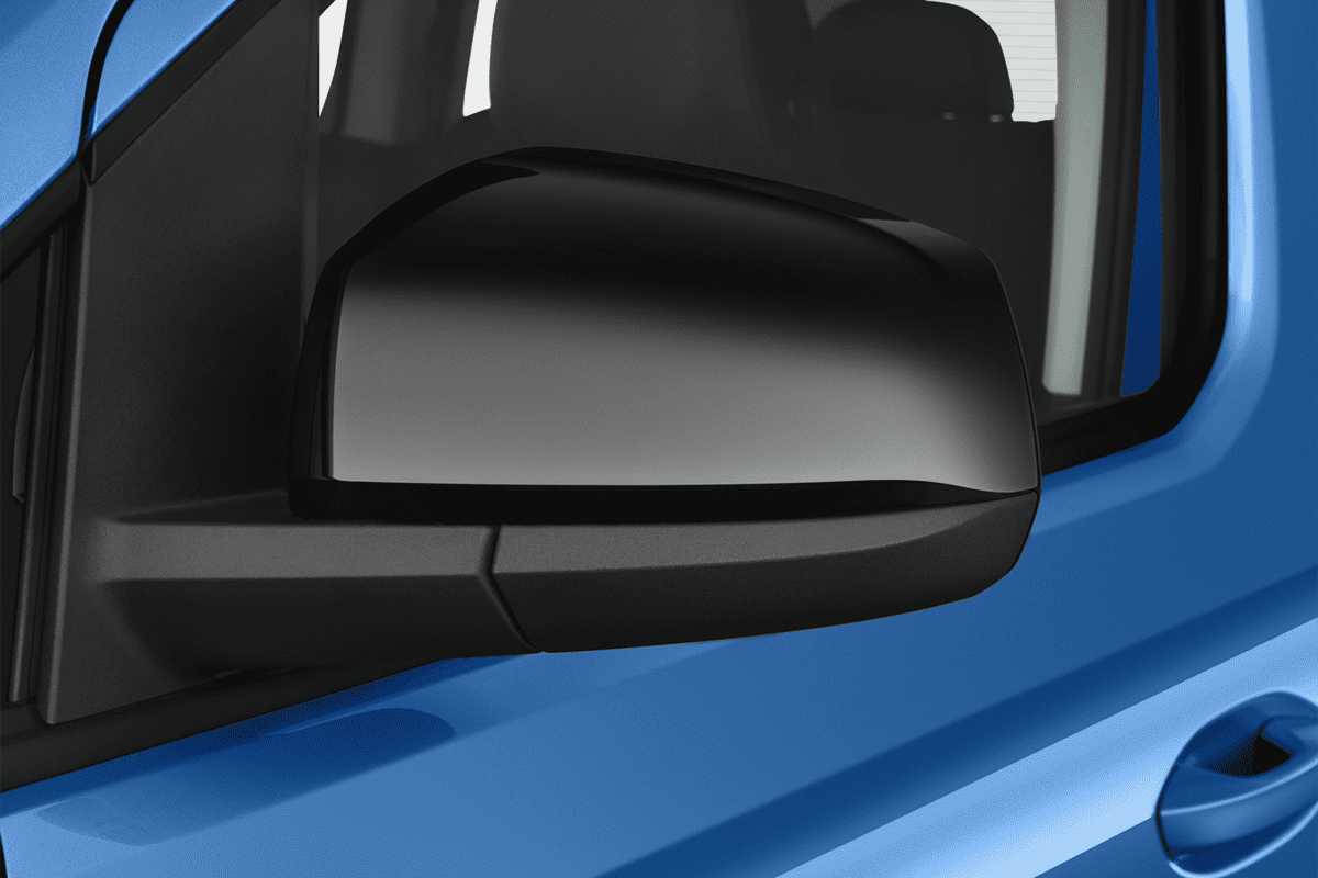 Rückspiegel eines VW Caddy California