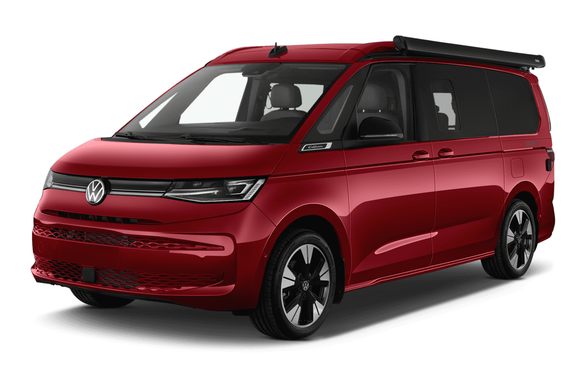 Schräge Frontansicht eines VW California , freigestellt