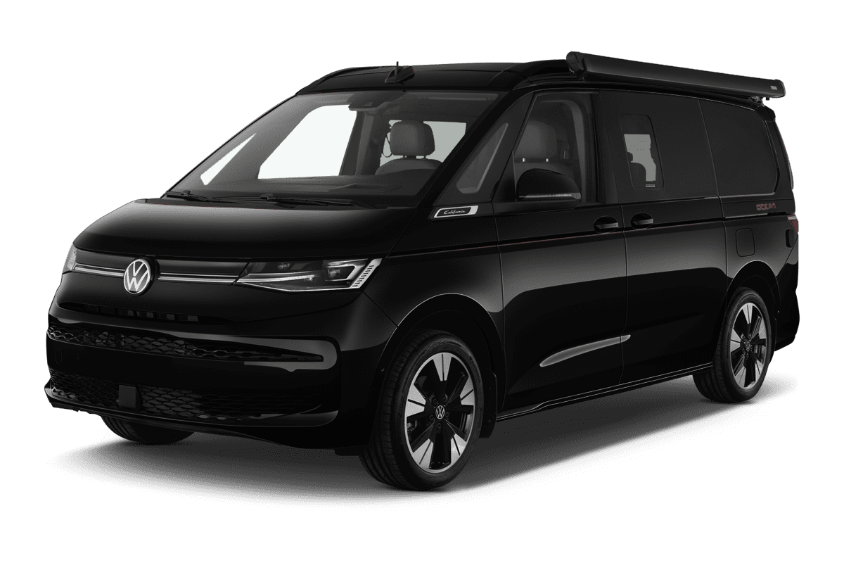 Schräge Frontansicht eines Volkswagen California, freigestellt