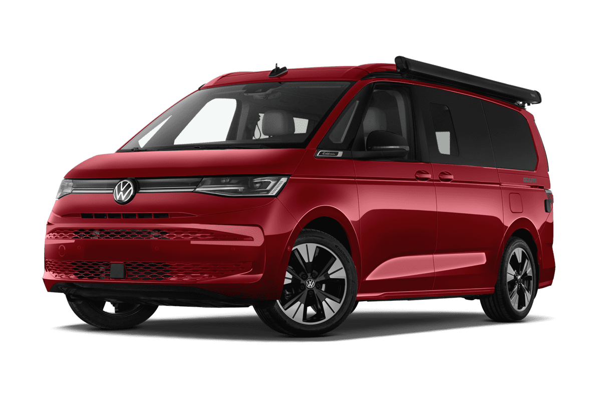 Tiefe, schräge Heckansicht eines VW California , freigestellt