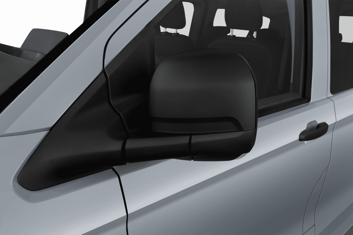 Rückspiegel eines VW Caravelle 