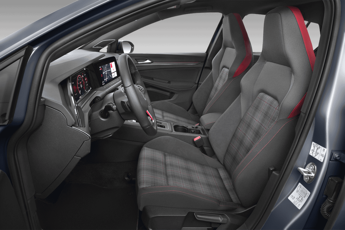 Vordersitze eines VW Golf 8 GTI