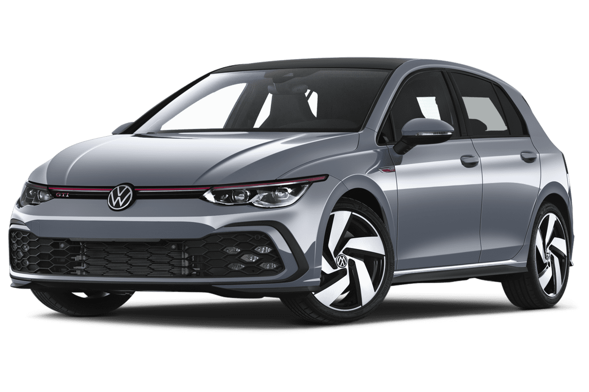 Tiefe, schräge Heckansicht eines VW Golf 8 GTI, freigestellt