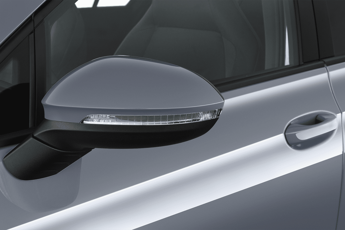 Rückspiegel eines VW Golf 8 GTI