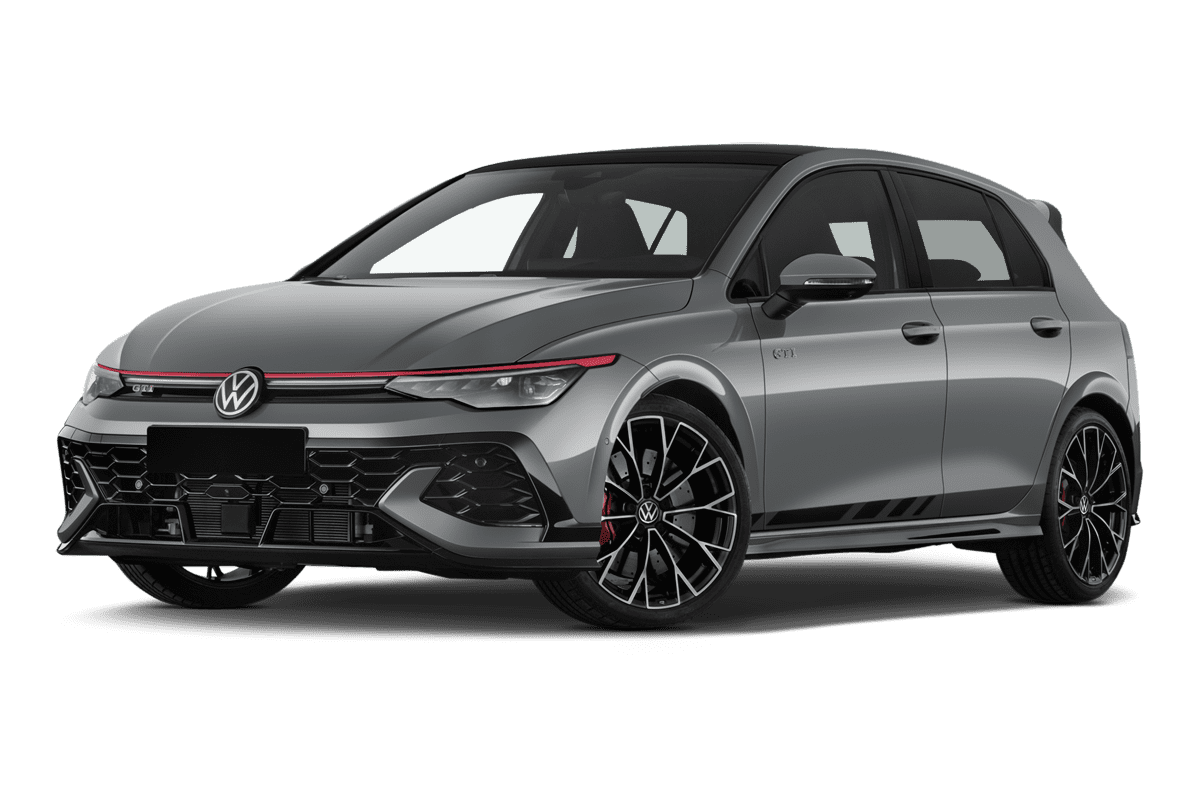 Tiefe, schräge Heckansicht eines VW Golf 8 GTI Clubsport, freigestellt