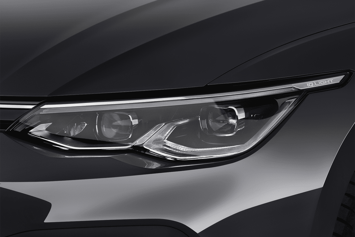 Frontscheinwerfer eines VW Golf 8 Edition 50 