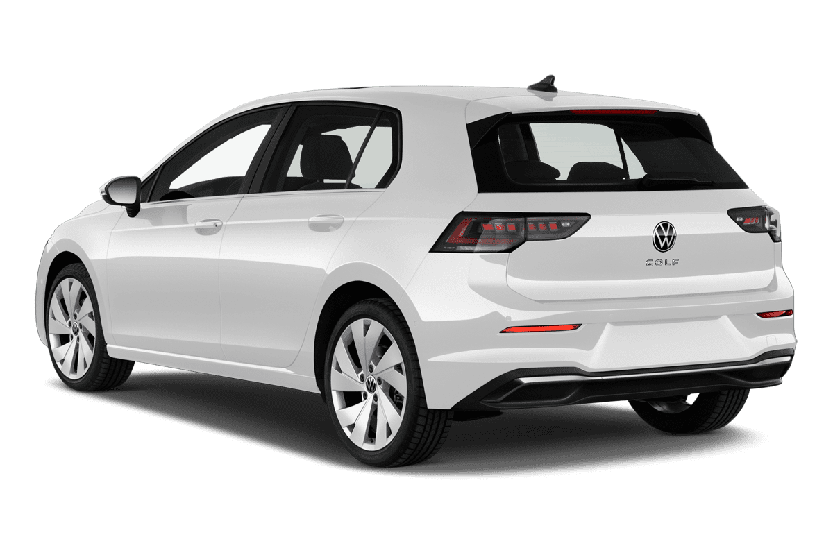 Schräge Heckansicht eines VW Golf 8 , freigestellt