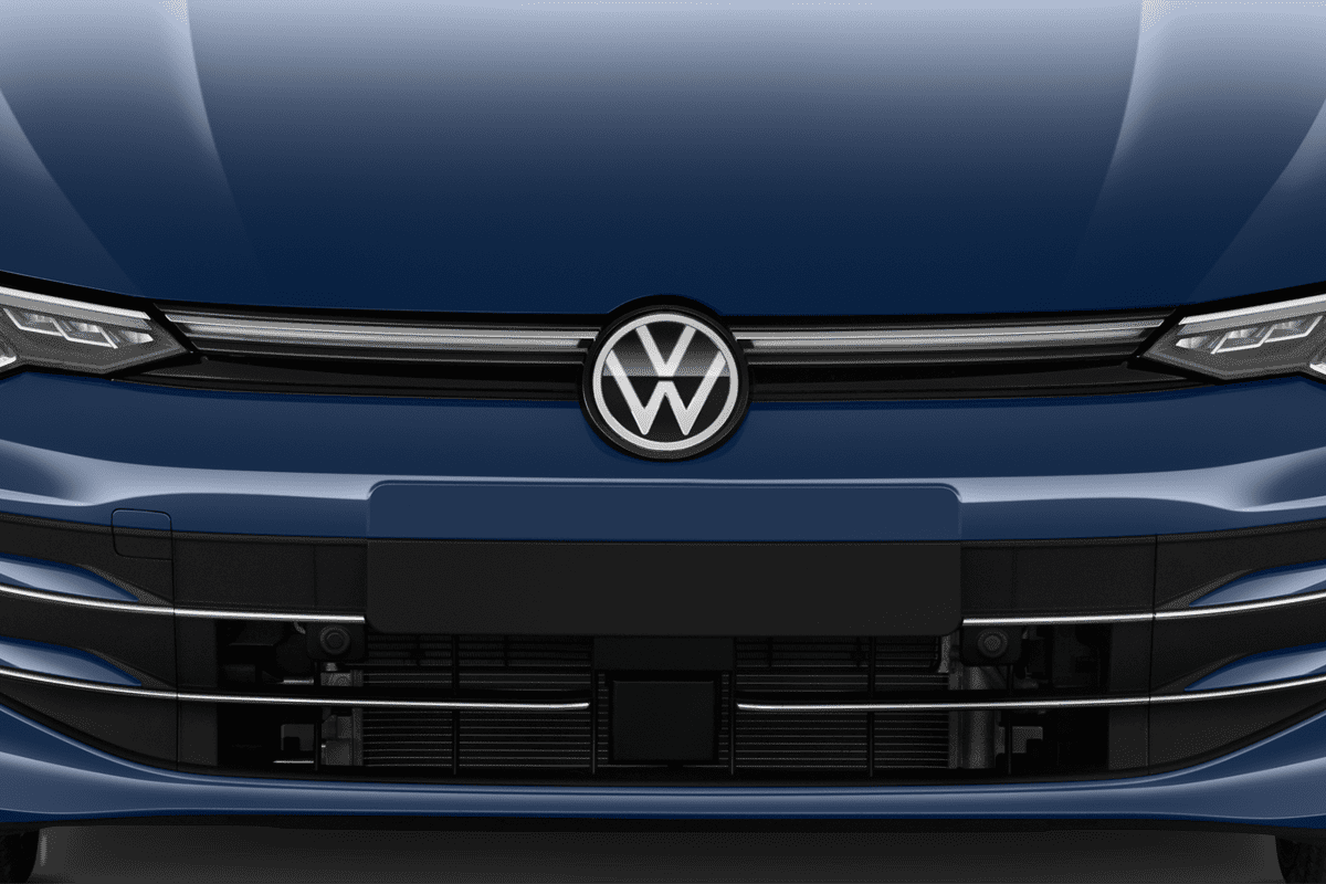 Kühlergrill eines VW Golf 8