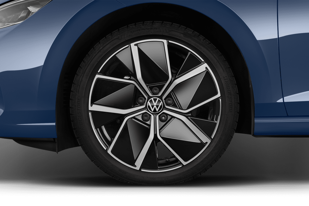 Radkappe oder Felge eines VW Golf 8