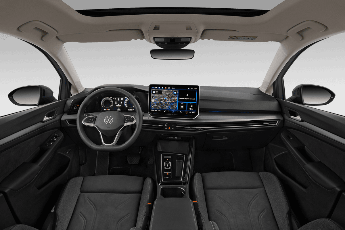 Armaturenbrett eines VW Golf 8 Plug-in-Hybrid