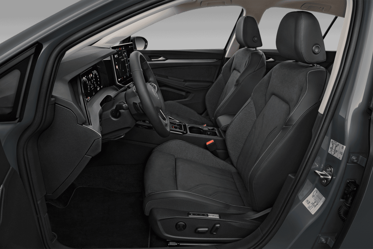 Vordersitze eines VW Golf 8 Plug-in-Hybrid